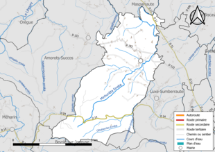 Carte en couleur présentant le réseau hydrographique de la commune