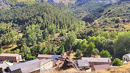 Vista del pueblo de Llamazares.