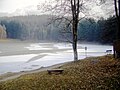 Veduta invernale del lago di Meugliano