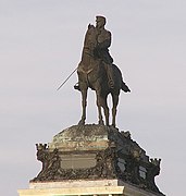 Estatua ecuestre del monumento a Alfonso XII, de Mariano Benlliure (1904).