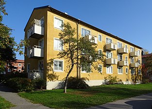 Flerbostadshus vid Årstavägen 88, arkitekt Nils Sterner. Bilden är tagen oktober 2018.