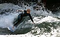 Surfer auf dem Eisbach