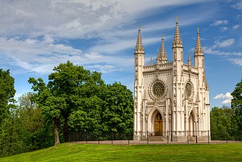 Igreja de Santo Alexandre Nevsky em Peterhof, São Petersburgo, Rússia. (definição 4 560 × 3 066)