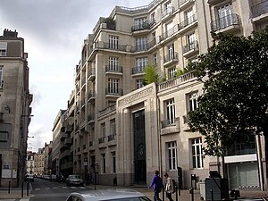 Vue de l'immeuble dans la rue Racine.