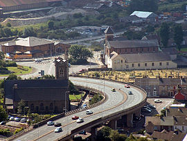 Innenstadt von Port Talbot, links die Kirche St Mary