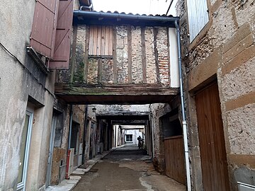 Passages couverts à colombage de la rue des Arceaux.