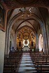 Vue de l'intérieur de la chapelle vers le maître-autel.