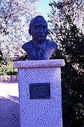 Detalle del busto de Juan Jiménez Quílez (1895-1982), hijo predilecto de Valacloche.