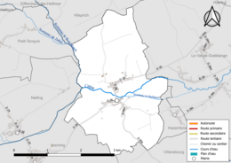 Carte en couleur présentant le réseau hydrographique de la commune