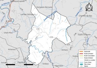 Carte en couleur présentant le réseau hydrographique de la commune