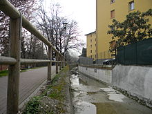 Canale di Savena nel tratto scoperto, accanto alla pista ciclabile nei pressi del Mulino Parisio.