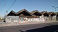 Estación quemada y clausurada, vista desde fuera.