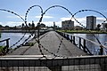 Milterton vista da un capo del vecchio ponte di legno, oggi monumento nazionale e interdetto all'attraversamento