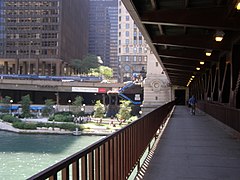 Passage piétonnier, sous le pont de Michigan Avenue où fut tournée la scène de la rencontre entre Ness et Malone