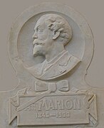 Médaillon de AF Marion sur le mur Est de la Station marine d'Endoume