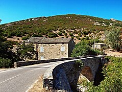 Moulin de Salti et pont sur la D 62.