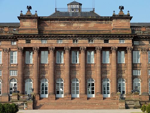 The central risalit facing the gardens