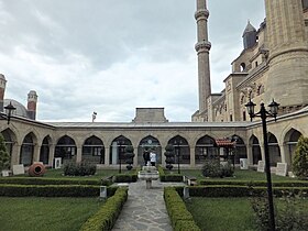 Cour de la medrese Dar'ül Kurra.