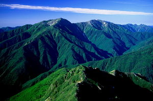 塩見岳から望む荒川三山