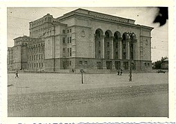 Façade de l'opéra sous l'occupation allemande (1941-1943)