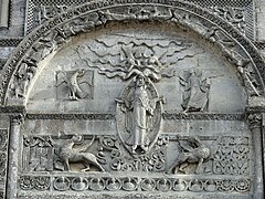 Mandorle en façade de la cathédrale.