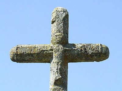 Croix à la sortie d'Étais-la-Sauvin sur la route C13 en direction de Vellery : détail du Christ crucifié.