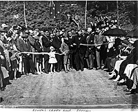 de Groot at the 1935 opening of the Bowens Creek Bridge (middle, with hat)