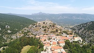 Vue de Fenouillet et du château Saint-Pierre depuis Sabarda.