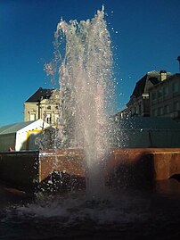 Fontaine ornementale de la place du Général-Leclerc, édifiée en 1995[1].