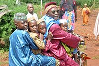 Transport moto lors d'un jour de fête à Foumban.