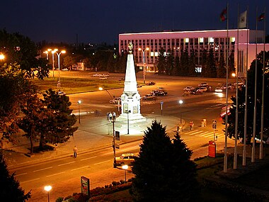 Главная городская площадь ночью