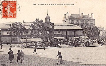 Marché Lamoricière sur la place du même nom, vers 1915.