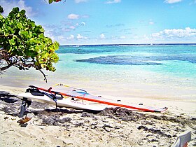 Plage de la presqu'île de Sainte-Anne.