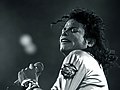 Michael Jackson, premier vendeur de disques au monde avec environ 1 milliard de disques vendus (carrière solo + Jackson Five), album le plus vendu au monde avec Thriller environ 100 millions de copies, premier artiste Afro-Américain à passer sur la chaîne MTV, premier artiste Afro-Américain le plus récompensé de l'histoire de la musique, élu artiste du millénaire en 2000[90].