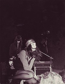 Lilith sul palco con i Not Moving (1988)