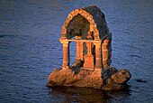 L'oratoire de Saint-Guirec à marée haute.