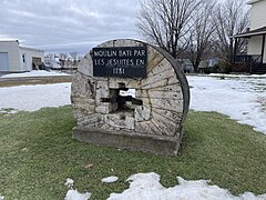 Moulin bâti par les Jésuites en 1781, monument érigé par la Société d’histoire de Saint-Stanislas, route 159[11]