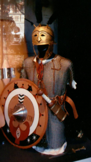 Équipement d'un triarus (mot latin) : Armure, bouclier, glaive et casque.