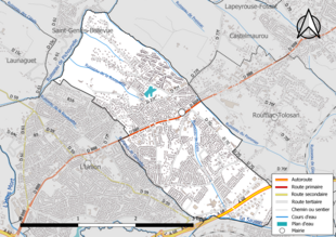 Carte en couleur présentant le réseau hydrographique de la commune