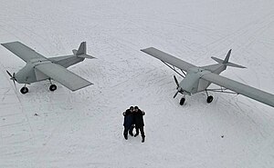 Співвласник компанії виробника AeroDrone - Дмитро Шимкін, з двома E-300 Enterprise