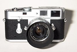 Leica M2.