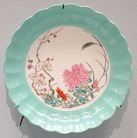 Lobed dish with flowers, Qianlong emperor, porcelain with overglaze enamel