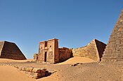 Pylône du temple-pyramide de la Candace Amanishakhéto.