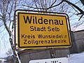 Vor 1980/81 hergestellte Ortstafel des Teilorts Wildenau (Selb)