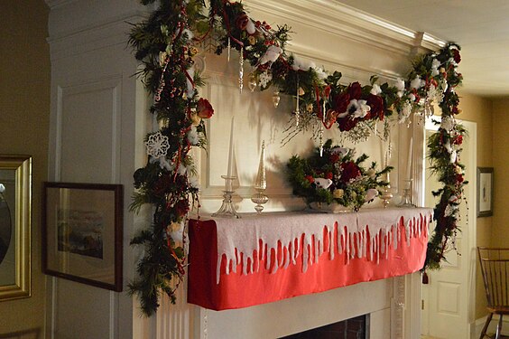 Mantle decorated for Christmas