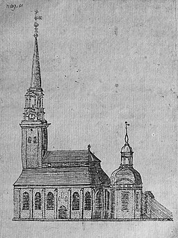 Illustration av Tyska kyrkan ifrån 1730-tal med sin dåvarande 45 meter höga tornspira. Hämtad ur bok av Eric Cederbourg från 1739.