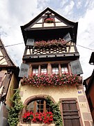 Maison de commerçant « Sermonnet » (XVIIe siècle), 12 place du Marché.