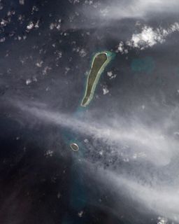 NASA-foto av öarna. Den mindre runda ön är Sea Cow Island.