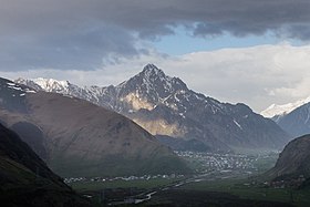 Le mont Khabarjina vu depuis Stephantsminda.