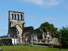 Les ruines de l'église du Vieux Bourg.